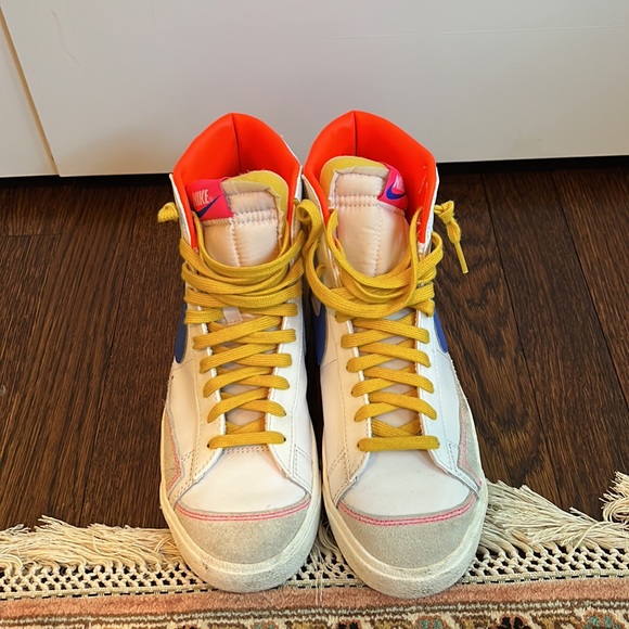 Nike Women’s Blazer Mid '77 'ACG' in White/Pink/Crimson/Blue, Size 9.5 - Picture 8 of 14